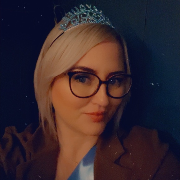 Meet your Posher, Claire - Picture 3 of 5